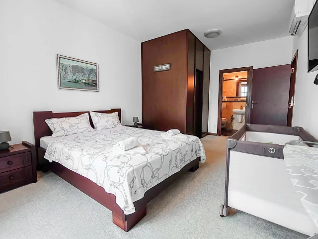 Apartment with three bedrooms and sea views, with swimming pool — photo 8